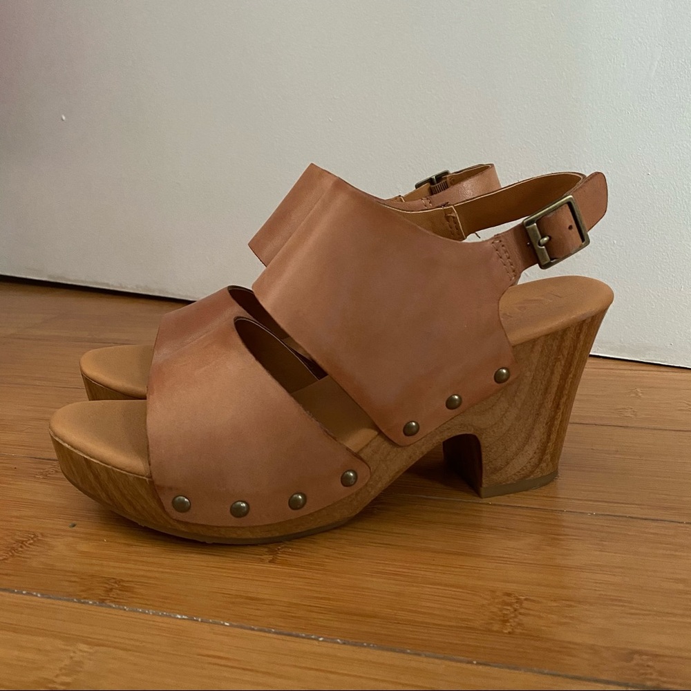 Gorgeous tan platform sandals sz 8